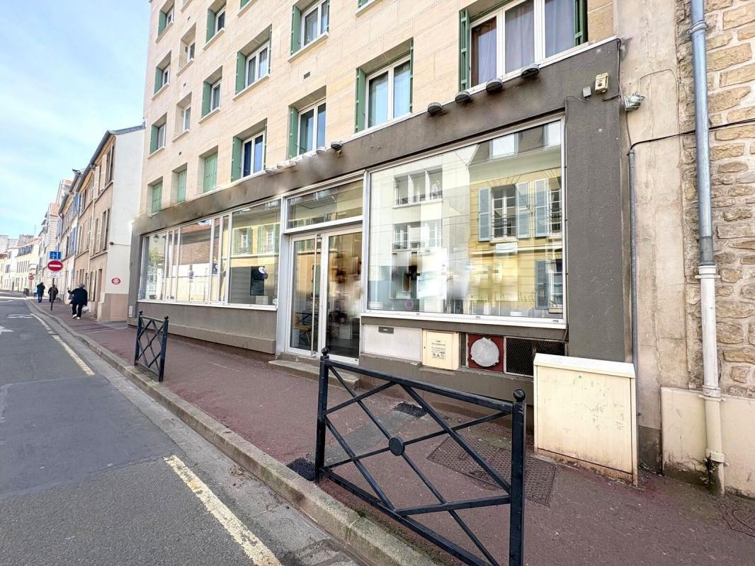 Retail in Saint-Germain-en-Laye to rent Building Photo- Image 1 of 9