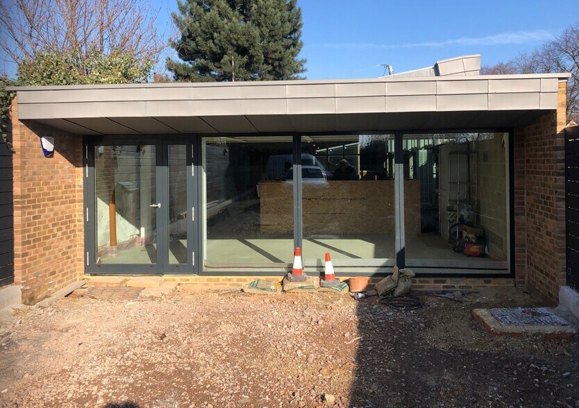 11 Sandycombe Rd, Richmond for sale - Building Photo - Image 1 of 1