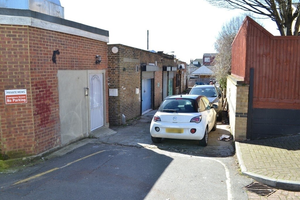 112B Upper Tooting Rd, London for sale Primary Photo- Image 1 of 1