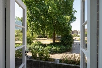 10-11 Charterhouse Sq, London to rent Building Photo- Image 2 of 6