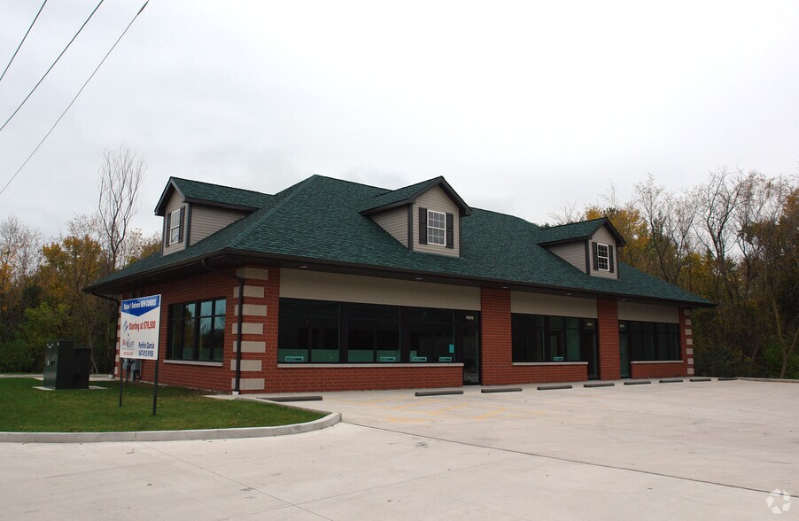 19951999 Green Bay Rd, Waukegan 60087