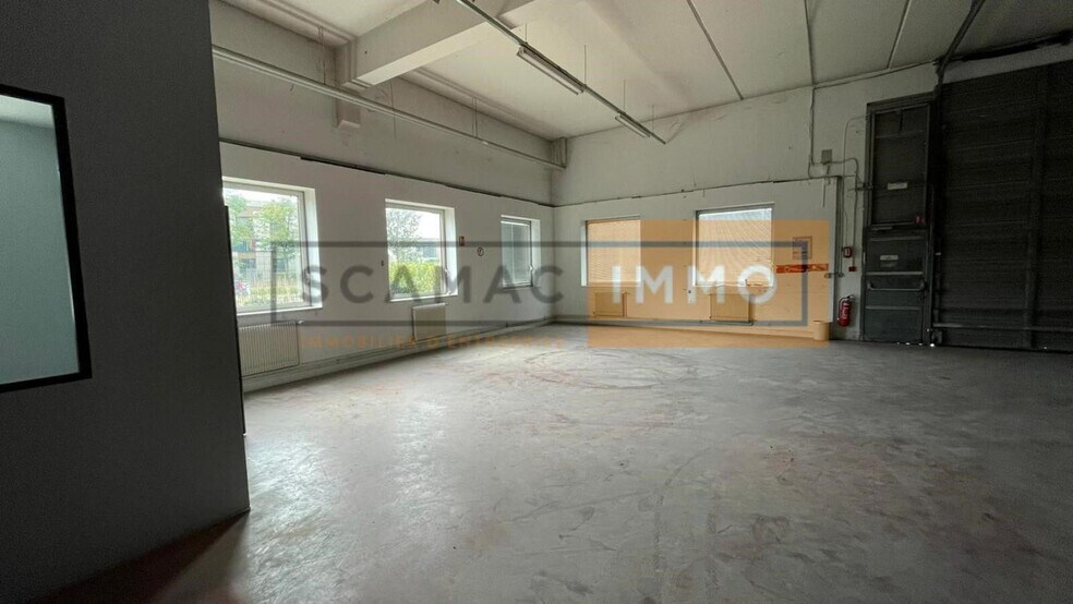Industrial in Gennevilliers to rent - Interior Photo - Image 2 of 23