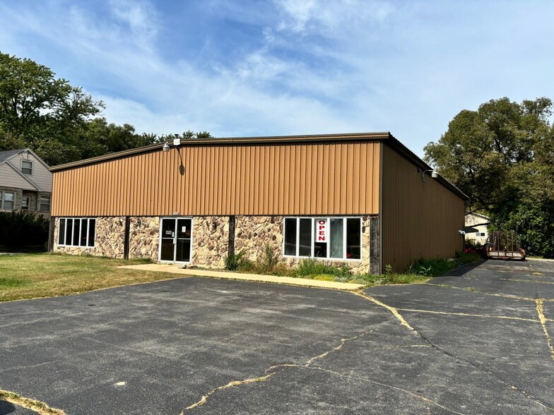 7043 Highway 144, West Bend, WI for sale - Primary Photo - Image 1 of 7