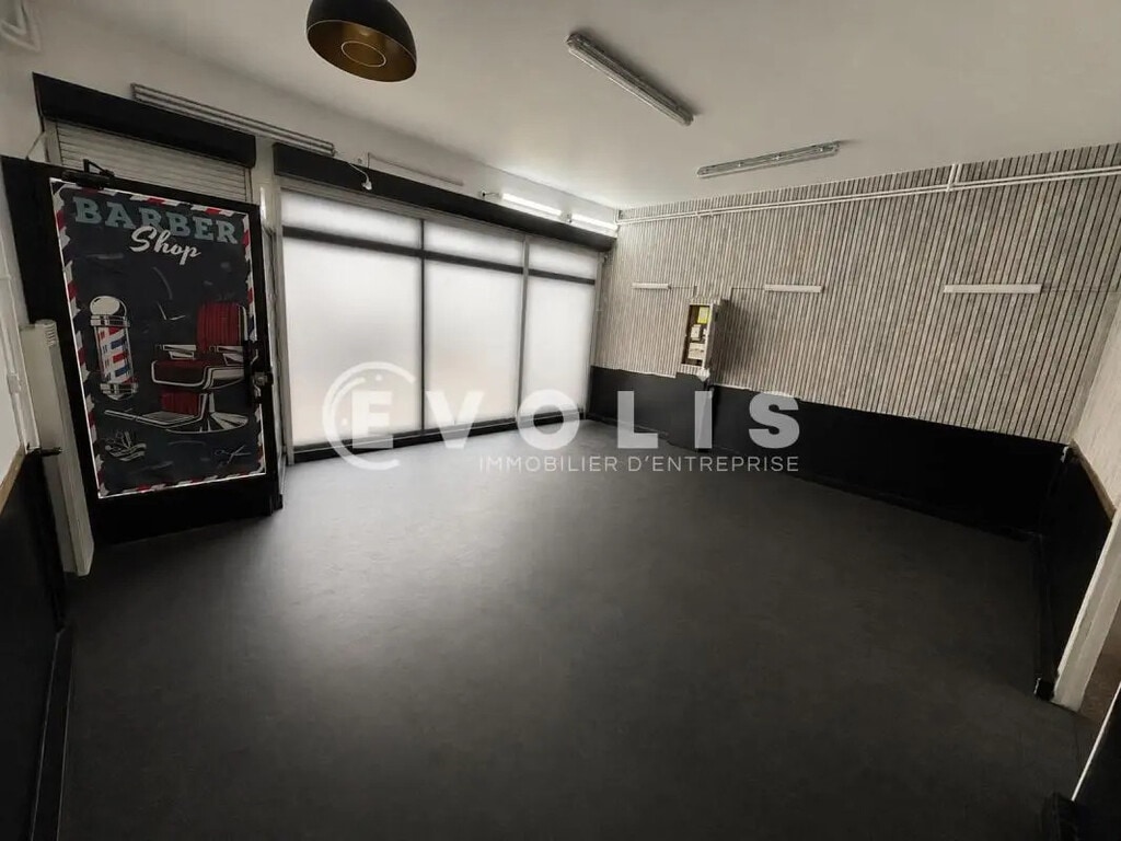 Location Commerce 70 m² - Photo 1