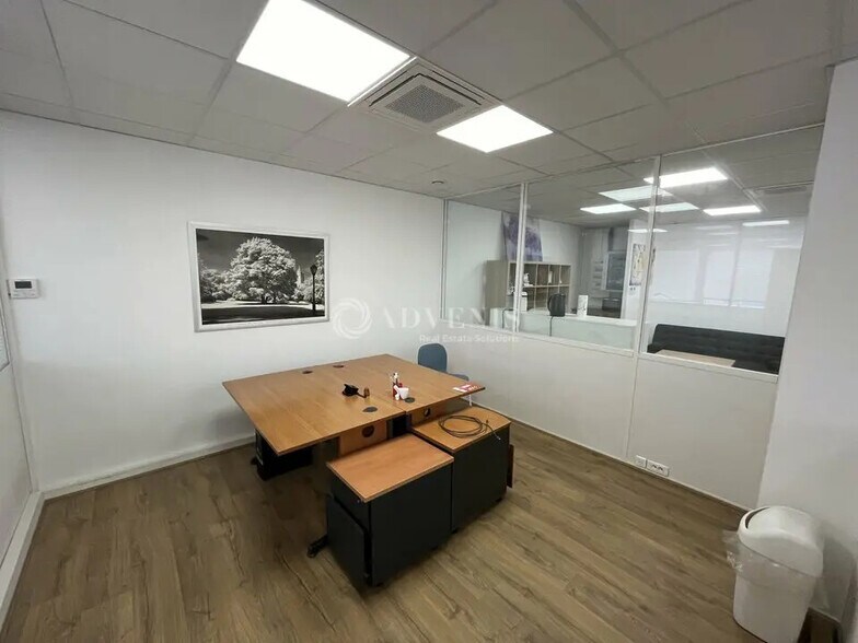 Office in Maisons-Alfort to rent - Interior Photo - Image 2 of 10