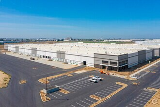 8115 W Riggin Rd, Visalia, CA - AERIAL  map view - Image1