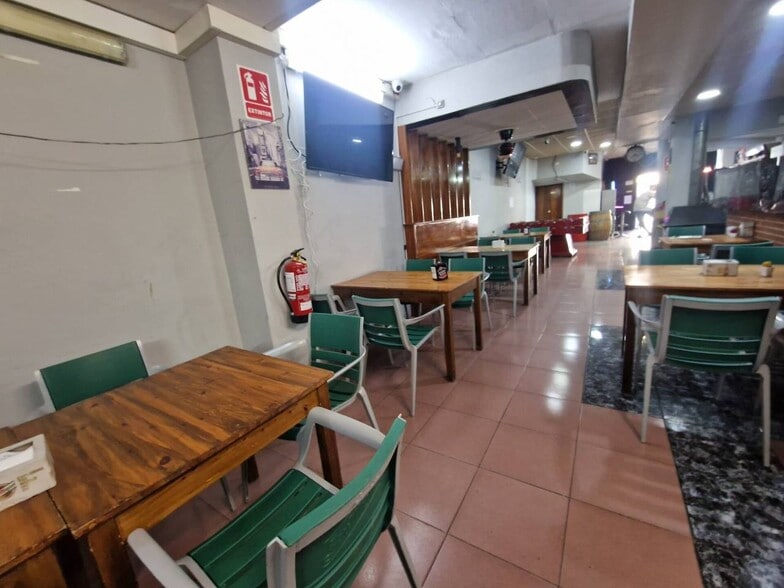 Retail in Barcelona, Barcelona to rent - Interior Photo - Image 2 of 3