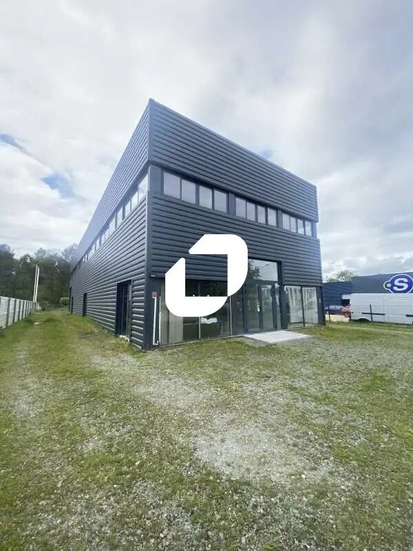 Retail in Parempuyre to rent Building Photo- Image 1 of 15