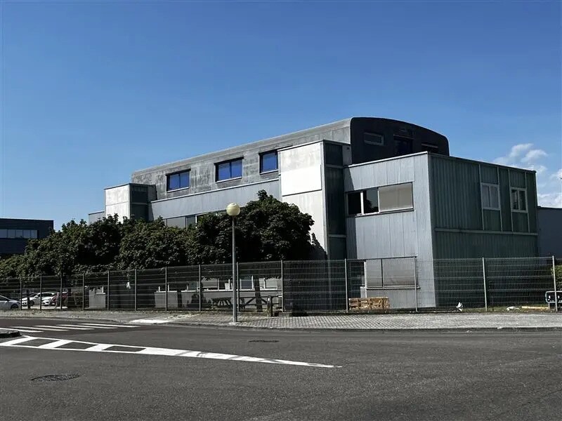 Office in Ostwald to rent Primary Photo- Image 1 of 11