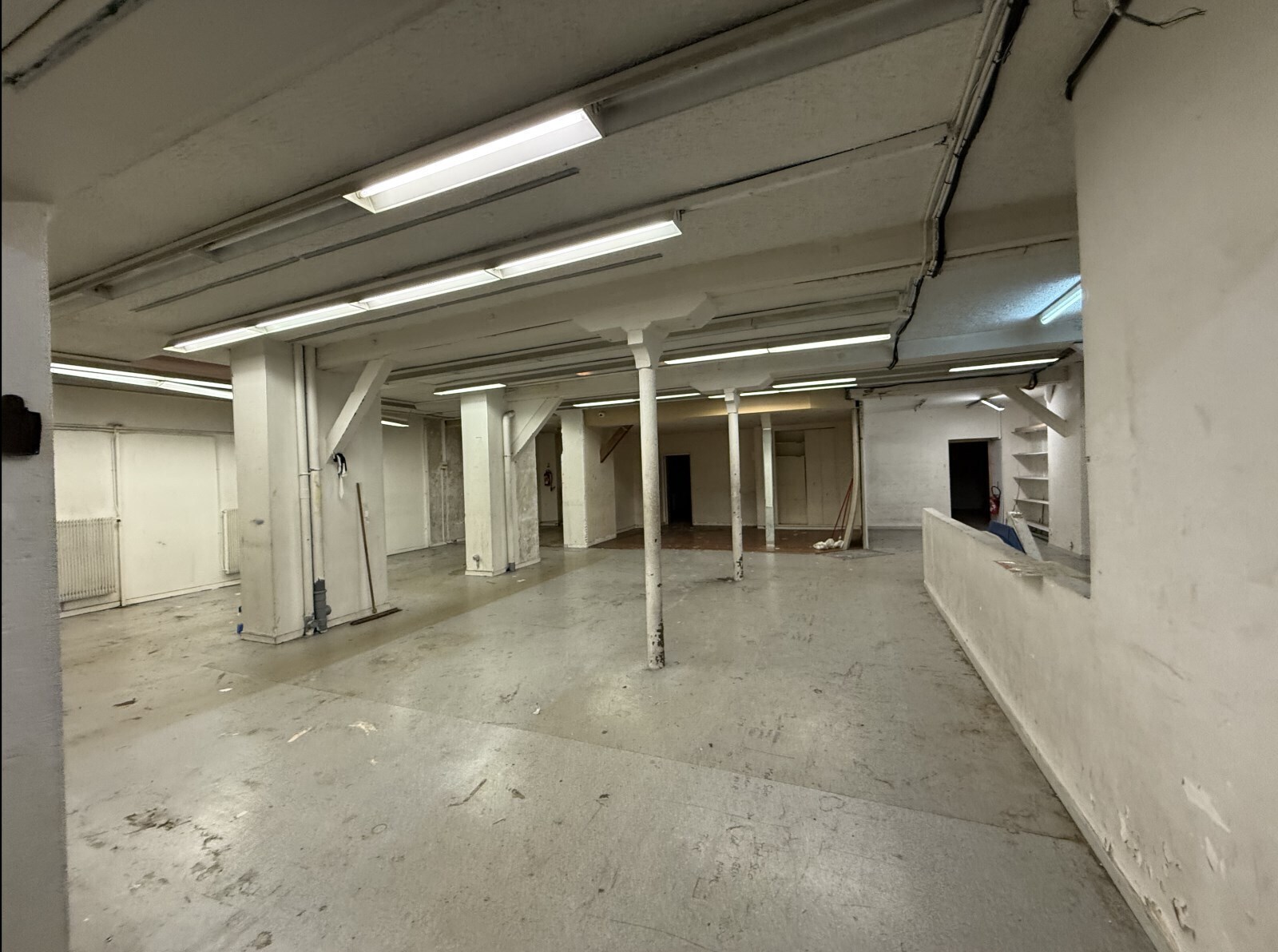 Retail in Paris to rent Building Photo- Image 1 of 6