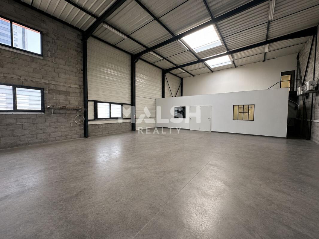 Light Industrial in Vénissieux to rent Interior Photo- Image 1 of 9