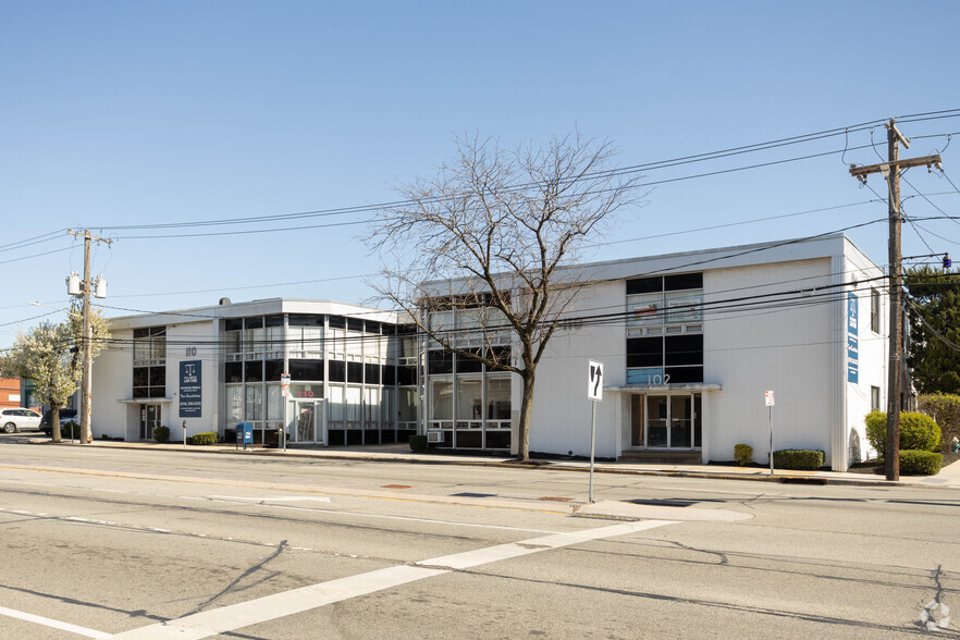 102-114 Jericho Tpke, Floral Park, NY for rent - Building Photo - Image 3 of 5