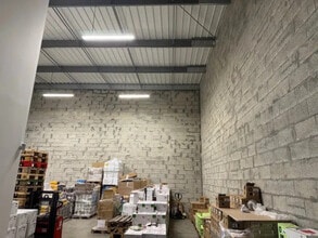 Light Industrial in Latresne for sale Interior Photo- Image 1 of 2