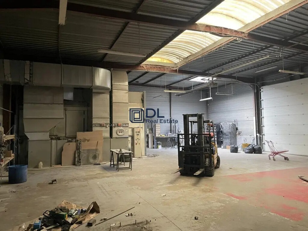 Location Entrepôt 700 m² - Photo 1