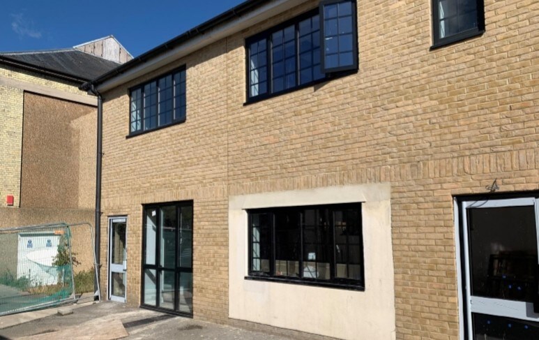 Black Bear Ln, Newmarket for sale Primary Photo- Image 1 of 1