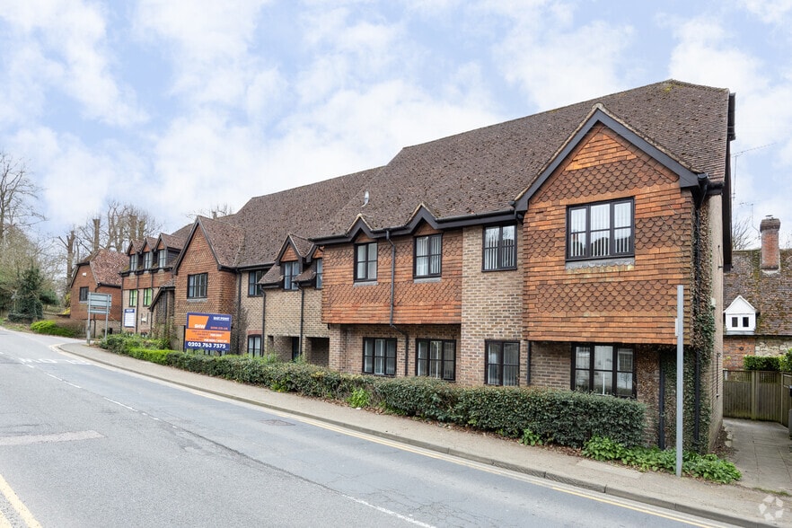 High St, Seal for sale - Primary Photo - Image 1 of 6