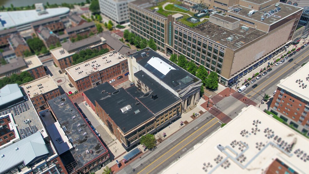 Town and High St, Columbus 43215 UK