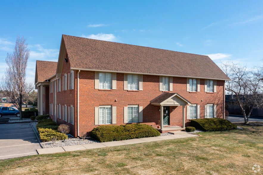 27620 Farmington Rd, Farmington, MI for rent - Building Photo - Image 1 of 6