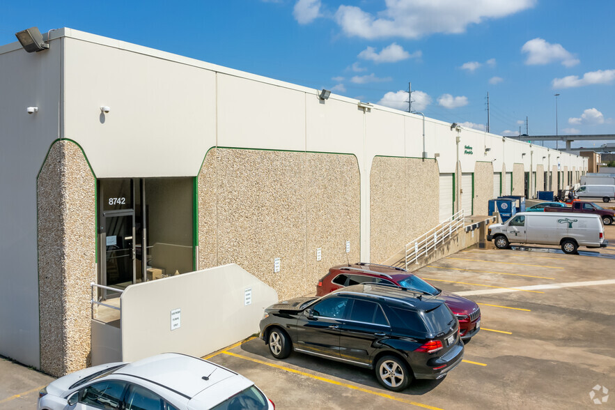 9220-9232 Research Blvd, Austin, TX for rent - Building Photo - Image 1 of 5