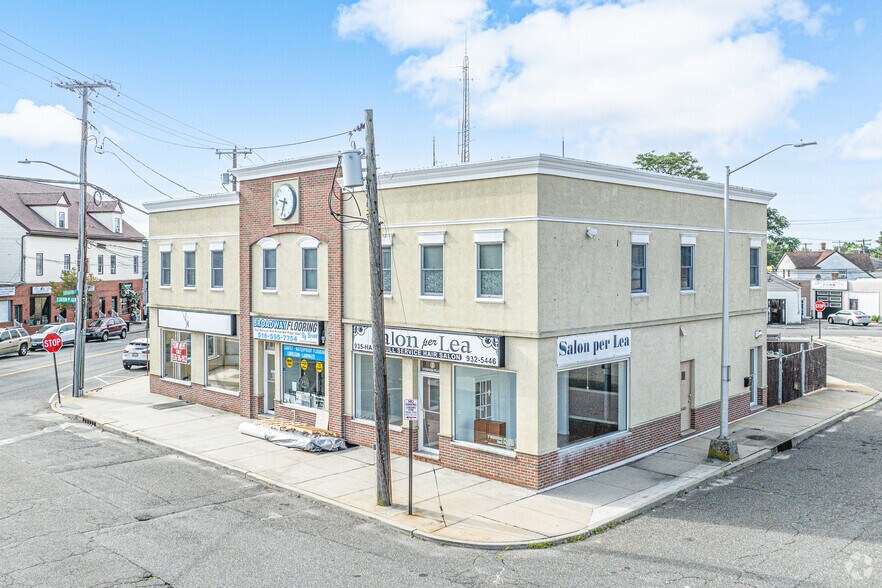 297 Broadway, Bethpage, NY for rent - Building Photo - Image 2 of 5