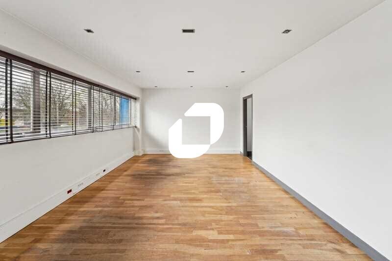 Office in SAINT-OUEN-L'AUMONE to rent Building Photo- Image 1 of 19