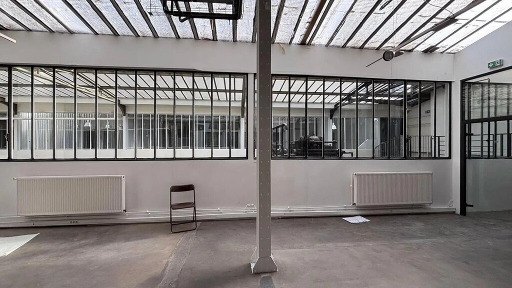 Location Bureaux 595 m² - Photo 1