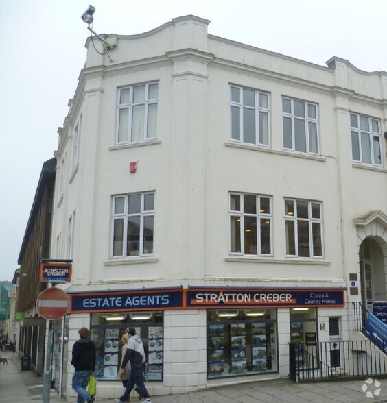 12 Lemon St, Truro to rent - Building Photo - Image 2 of 9