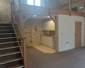 Dovecote Yard, Peterborough to rent Interior Photo- Image 2 of 2