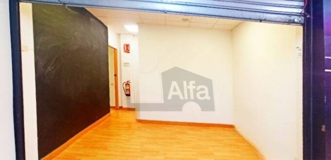 Retail in Madrid, Madrid to rent - Primary Photo - Image 1 of 2