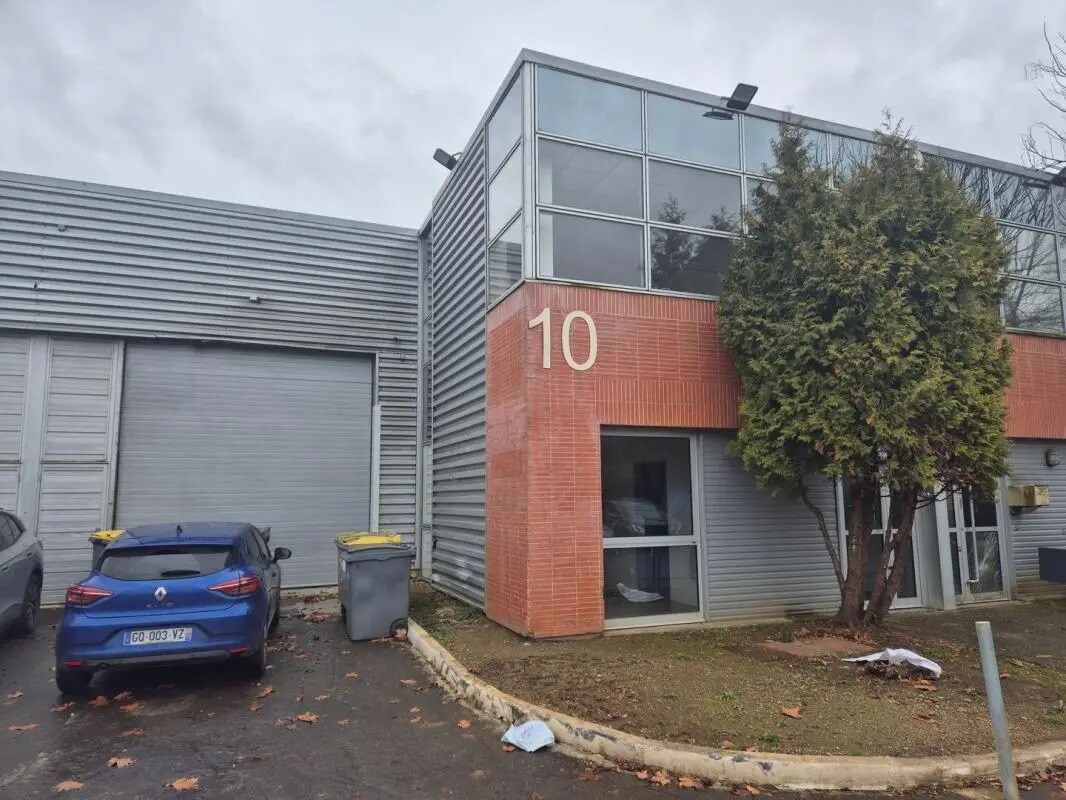 Industrial in Gonesse to rent Primary Photo- Image 1 of 2