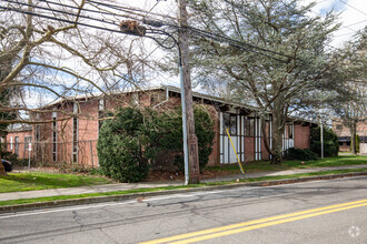 11 Collins Ave, Sayville, NY for sale Primary Photo- Image 1 of 43