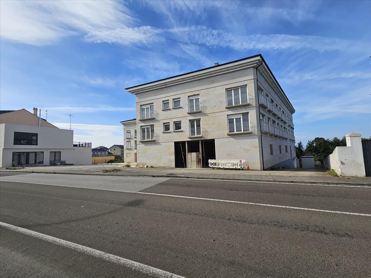 Retail in Barreiros for sale Building Photo- Image 1 of 21