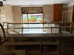 Retail in Barcelona, Barcelona to rent Interior Photo- Image 2 of 5