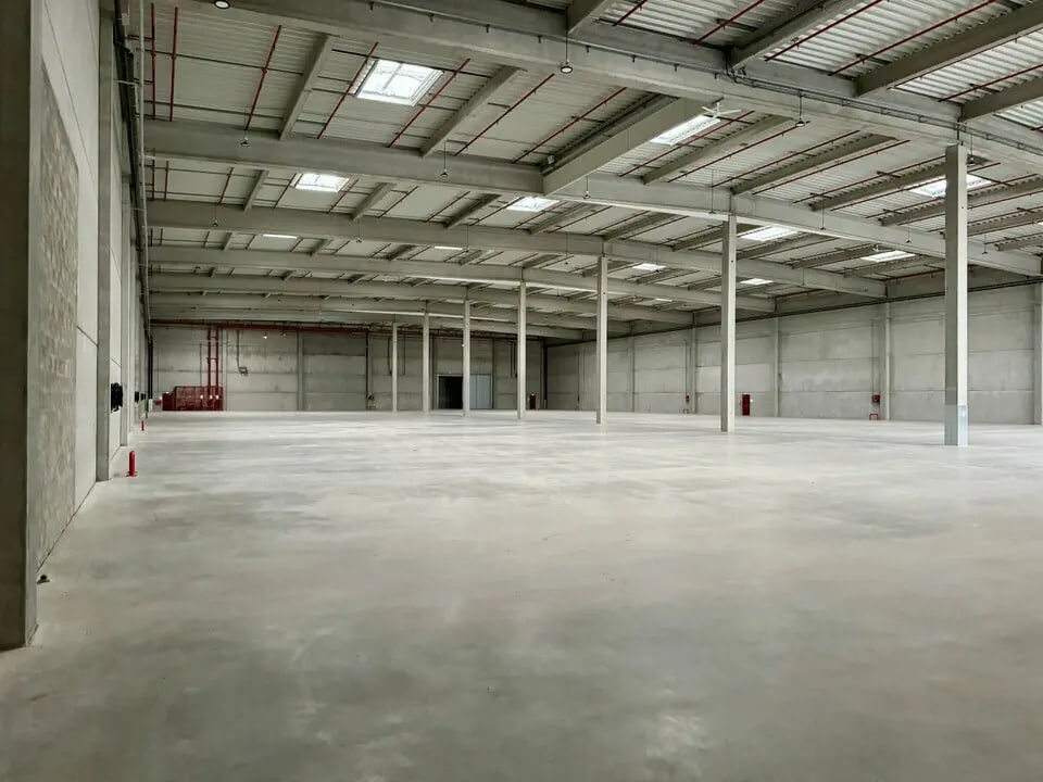 Location Entrepôt 5 784 m² - Photo 1