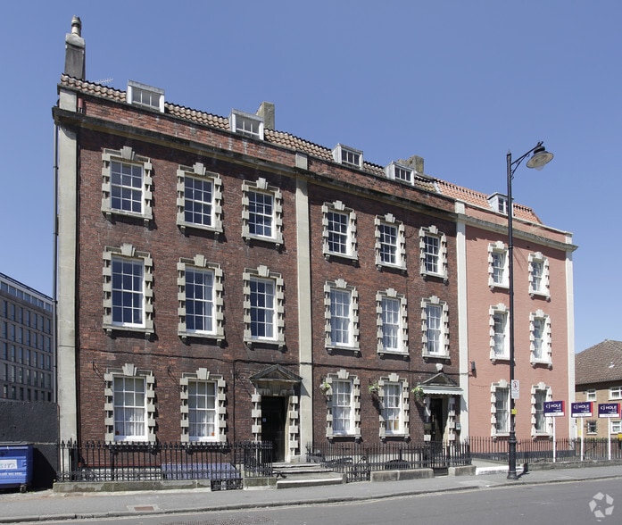 15-16 Brunswick Sq, Bristol to rent - Building Photo - Image 3 of 7