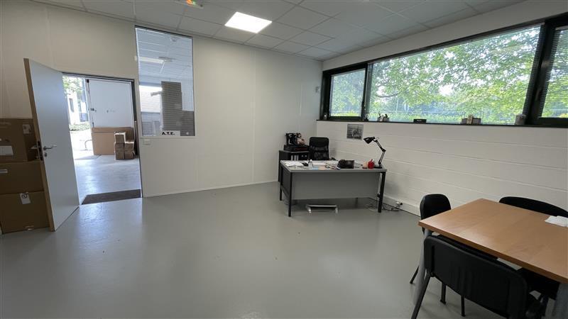 Light Industrial in Lognes to rent - Interior Photo - Image 2 of 6
