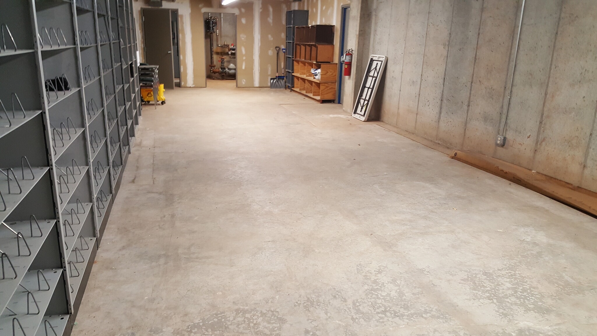 1080 Stelton Rd, Piscataway, NJ to rent Interior Photo- Image 1 of 9