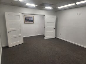 2433 Gulf To Bay Blvd, Clearwater, FL to rent Interior Photo- Image 2 of 2