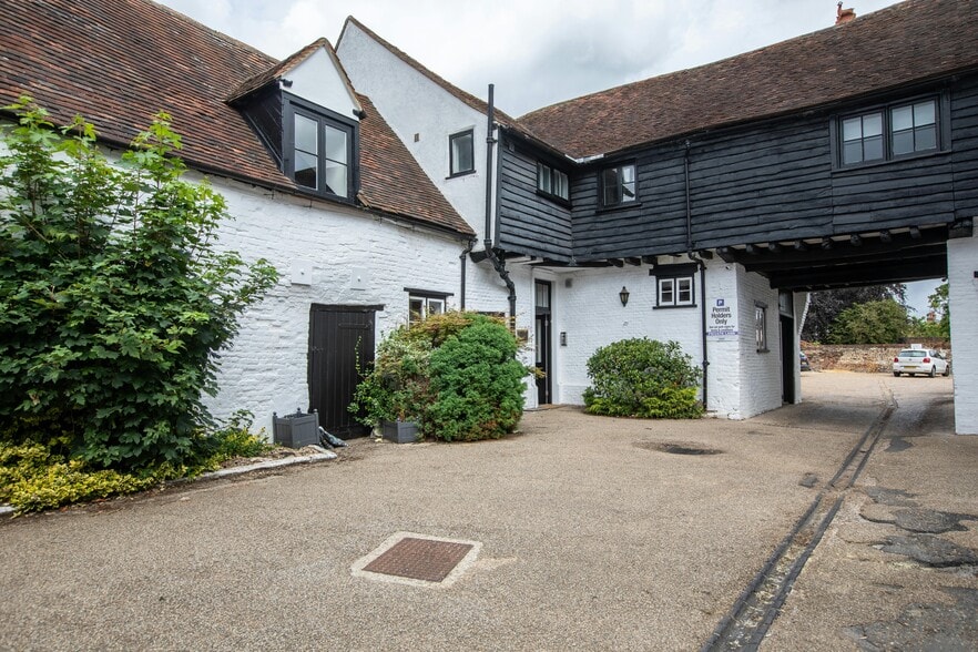 21-25 Hart St, Henley On Thames to rent - Building Photo - Image 2 of 3