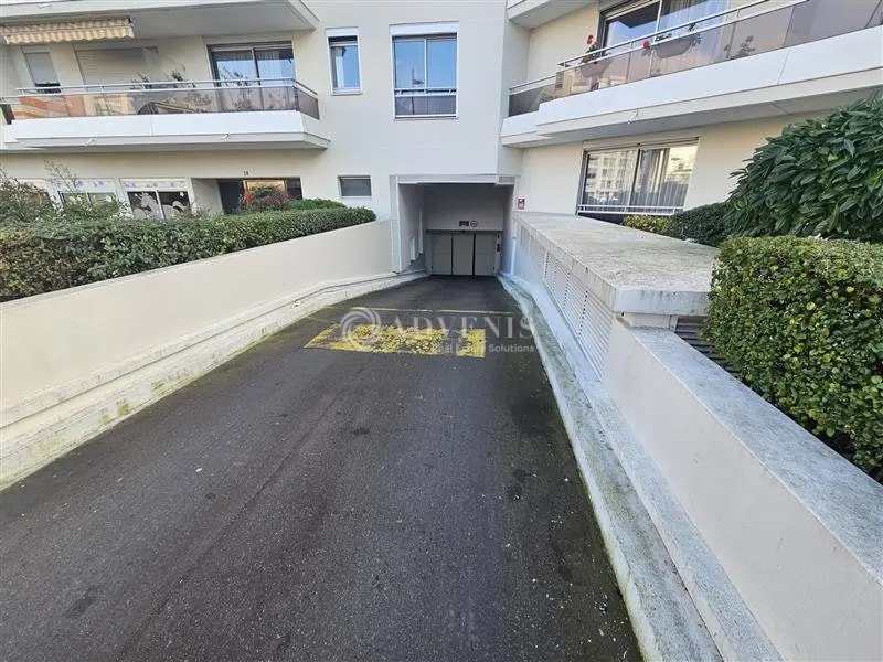 Light Industrial in Vincennes for sale Building Photo- Image 1 of 6