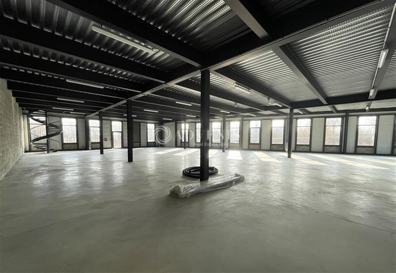 Light Industrial in Tremblay En France for sale - Interior Photo - Image 3 of 10