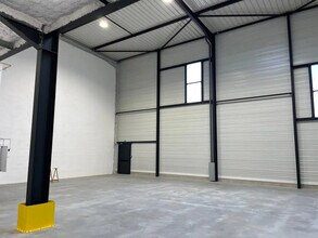 6 Avenue Du Vert Galant, SAINT-OUEN-L'AUMONE to rent Interior Photo- Image 2 of 8