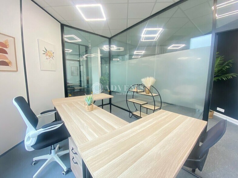 Office in Chessy to rent - Interior Photo - Image 2 of 6