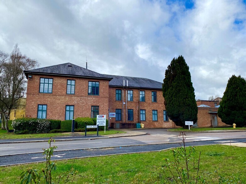 125 Camp Rd, Upper Heyford to rent - Building Photo - Image 1 of 8