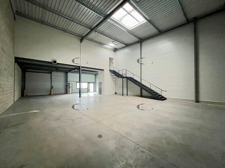 Light Industrial in Aulnay-sous-Bois to rent - Building Photo - Image 1 of 1