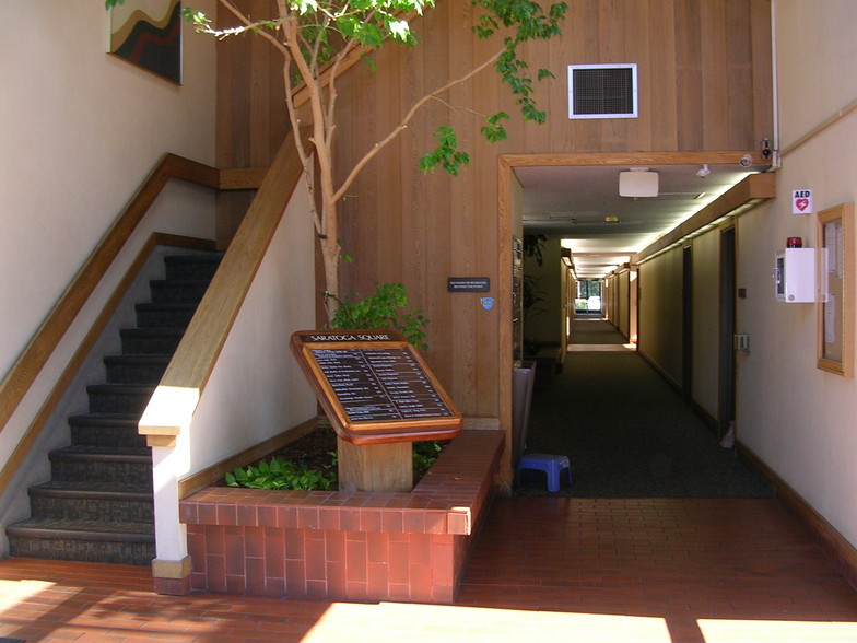 12280 Saratoga-Sunnyvale Rd, Saratoga, CA for rent - Interior Photo - Image 3 of 15