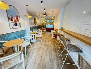 Retail in Barcelona, Barcelona to rent Interior Photo- Image 2 of 12