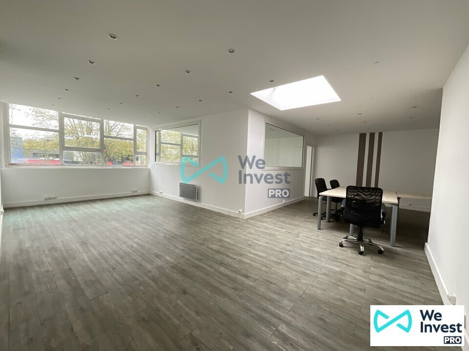 Office in Saint-Thibault-des-Vignes to rent Interior Photo- Image 1 of 4