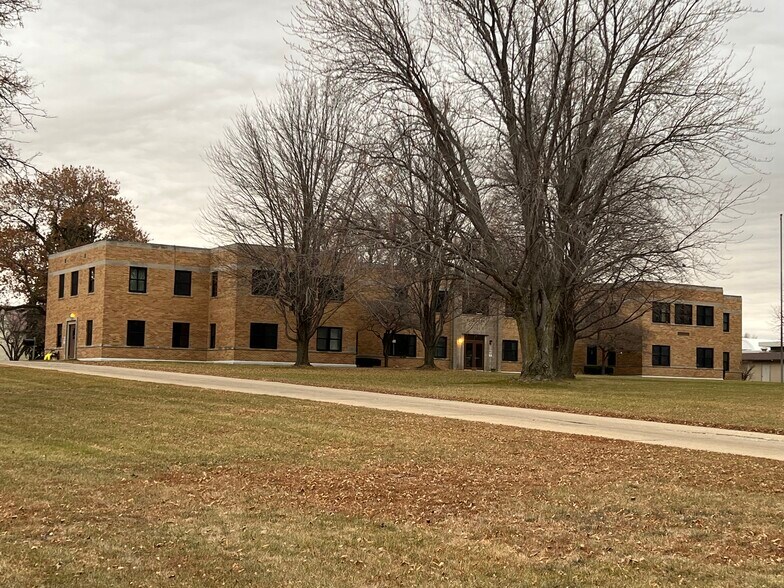 1240 Lincoln, Le Mars, IA for sale - Primary Photo - Image 1 of 1