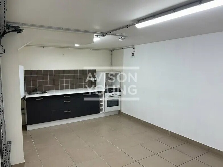 Light Industrial in Saint-Ouen-sur-Seine to rent - Interior Photo - Image 3 of 3